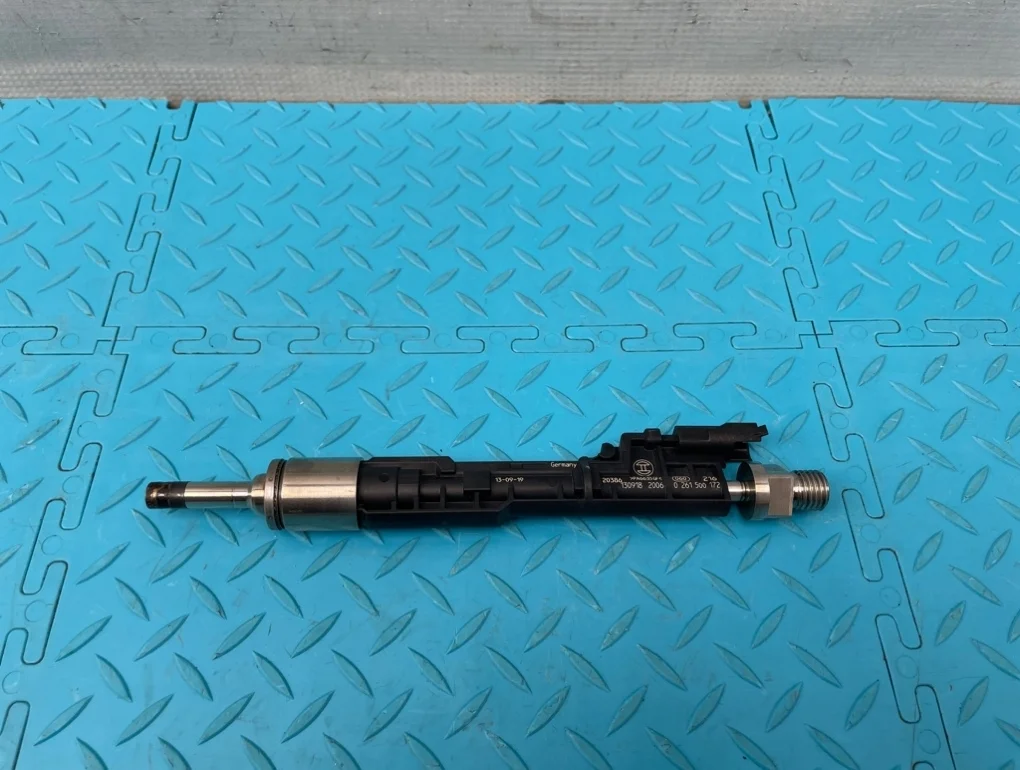 Форсунка топливная Bmw 5-Series 2013 13647639994 F10 N20B20B 2.0