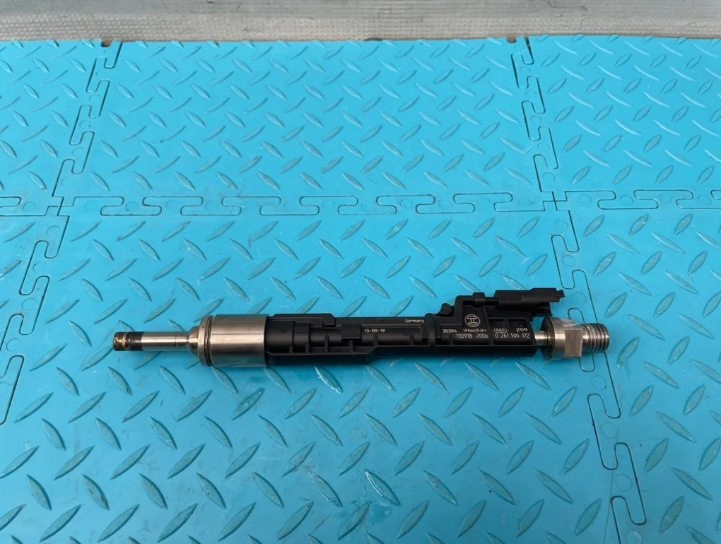 Форсунка топливная Bmw 5-Series 2013 13647639994 F10 N20B20B 2.0