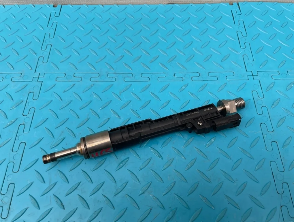 Форсунка топливная Bmw 5-Series 2013 13647639994 F10 N20B20B 2.0