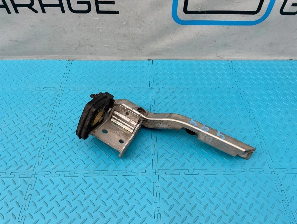 Кронштейн радиатора Bmw 7-Series 2012 51117186514 F01 N54B30A 3.0, передний правый