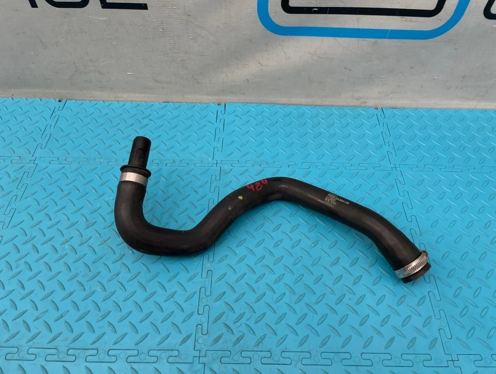 Патрубок охлаждения Volvo Xc90 2007 30774512 C B6324S 3.2
