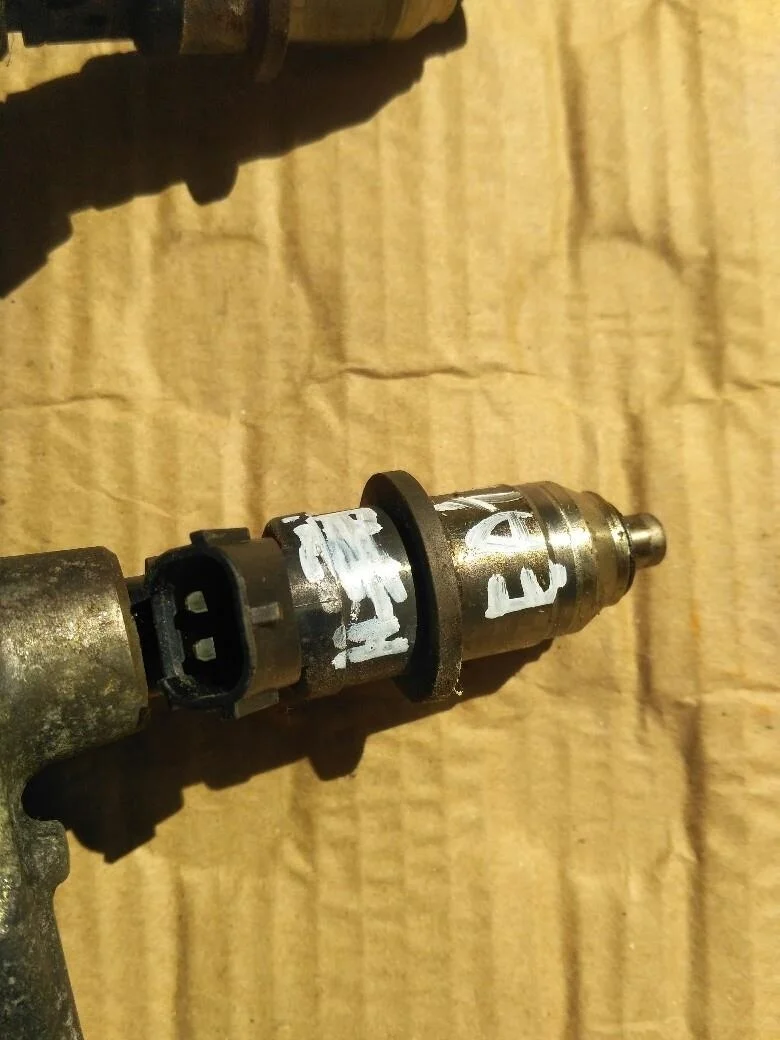 Б.у. форсунка топливная MITSUBISHI GALANT EA1A MITSUBISHI GALANT EA1A