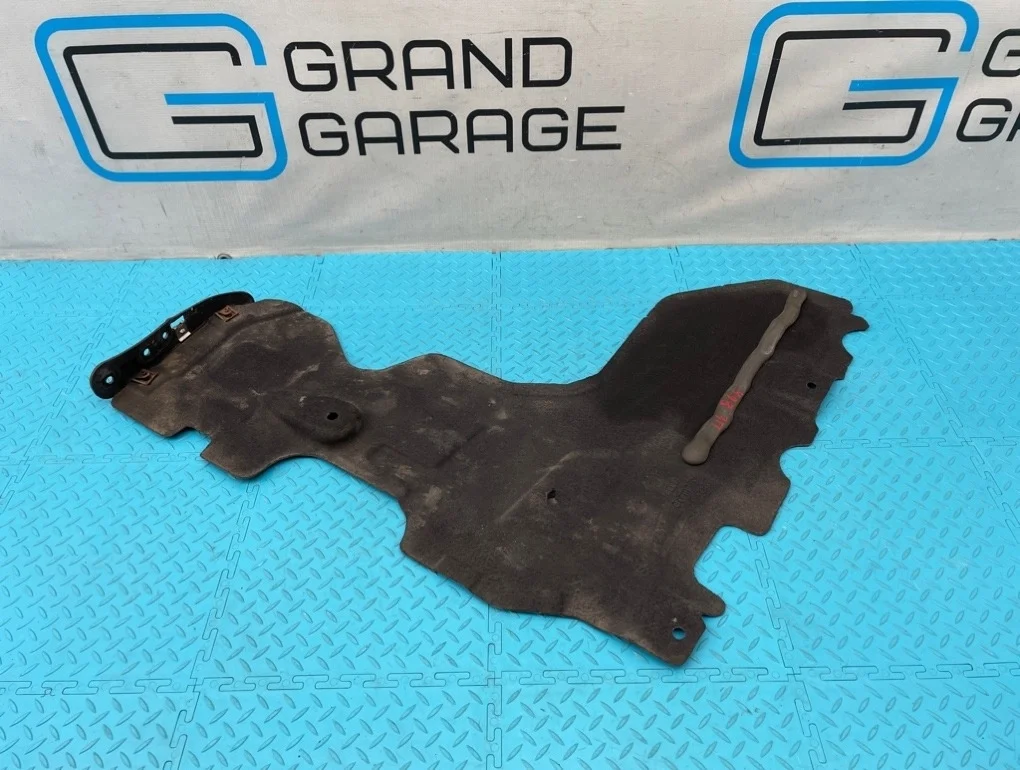 Защита днища Audi A8 2012 4H0825214C D4 CGWD 3.0, задняя правая