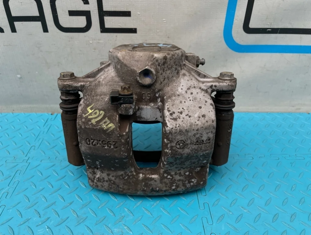 Суппорт Mercedes-Benz C-Class 2009 A2044212481 W204 271.950 1.8, передний правый