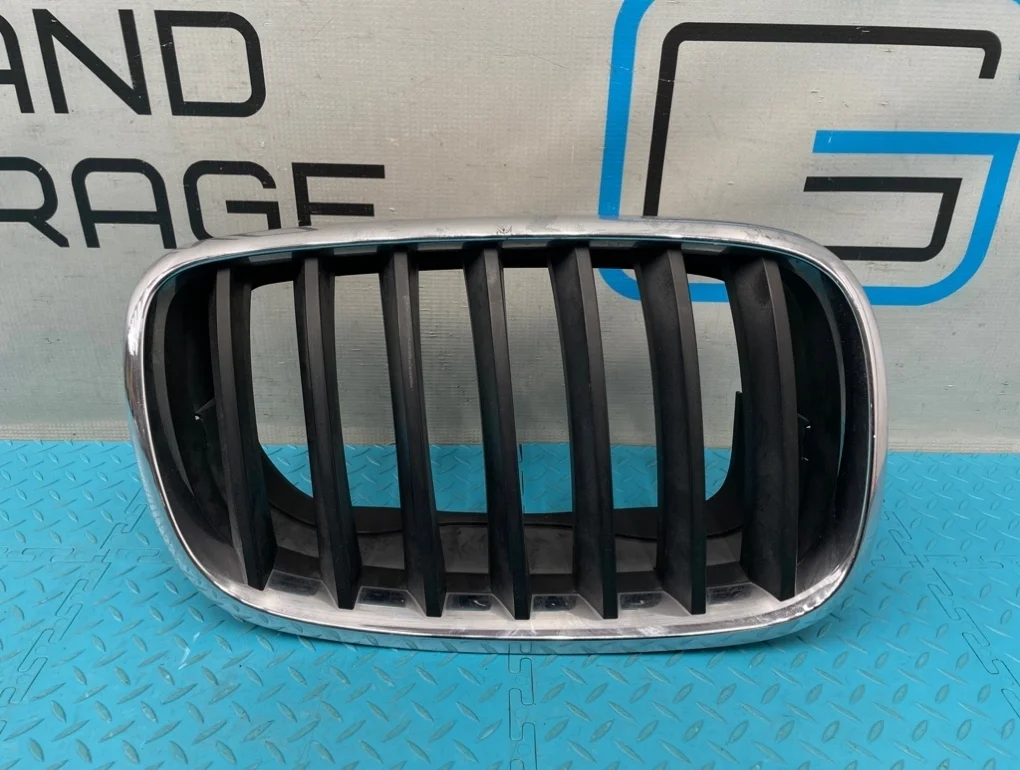 Решетка радиатора Bmw X5 2009 51137157688 E70 N52B30AF 3.0, правая