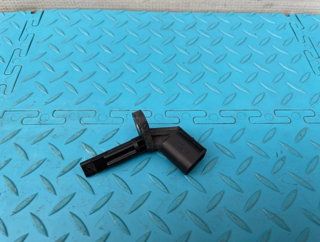 Датчик abs Audi A6 2013 4E0927804F C7 CHVA 2.8, задний левый