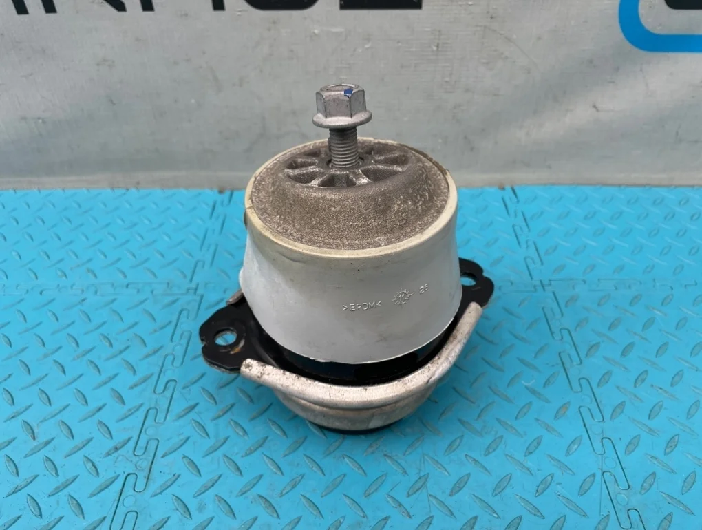 Подушка двигателя Audi Q7 2011 7L8199131A 4LB CJTC 3.0