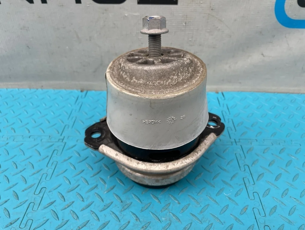 Подушка двигателя Audi Q7 2011 7L8199131A 4LB CJTC 3.0