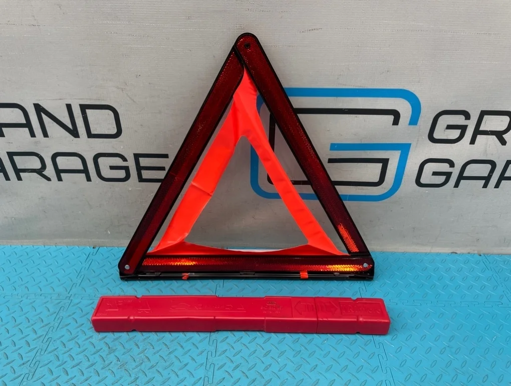 Знак аварийной остановки Audi A6 2013 8K0860251 C7 CHVA 2.8