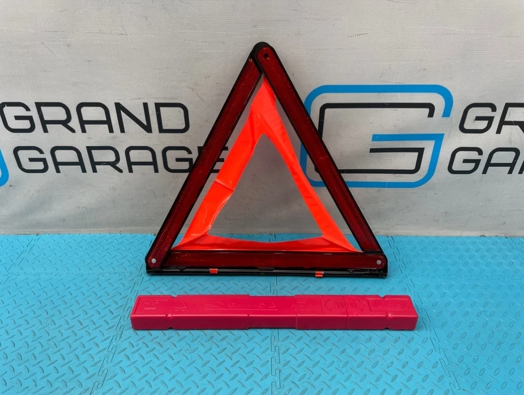 Знак аварийной остановки Audi Q7 2011 8K0860251 4LB CJTC 3.0