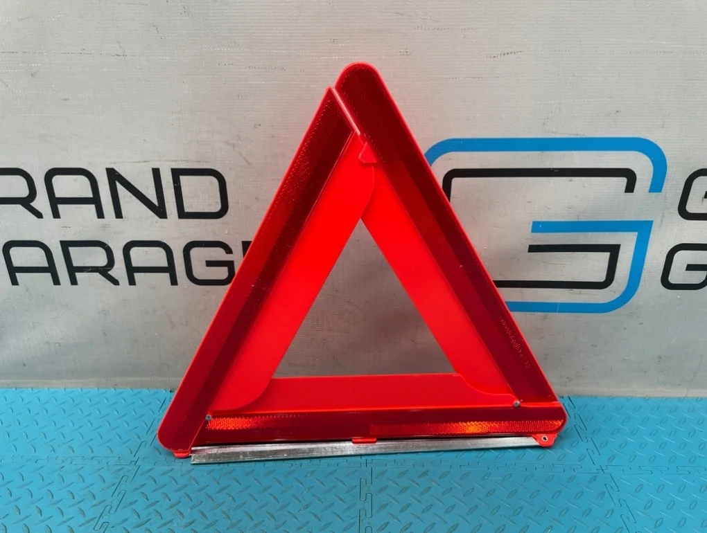 Знак аварийной остановки Volvo Xc90 2007 30673259 C B6324S 3.2