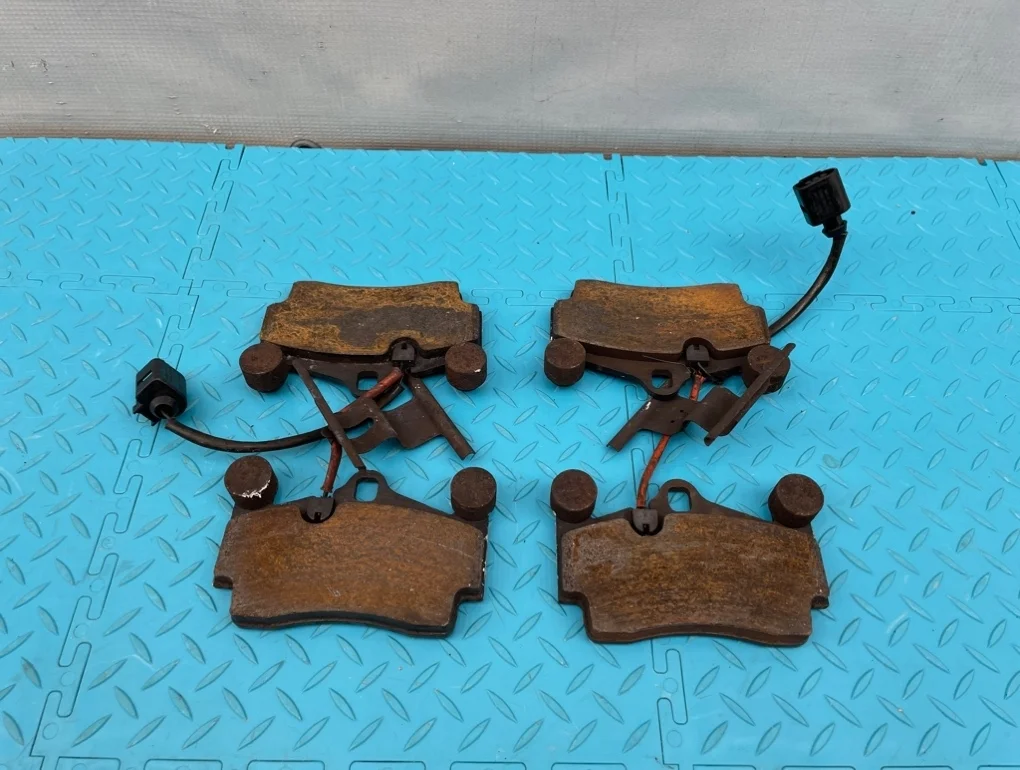 Колодки тормозные Volkswagen Touareg 2008 7L0698451G 7L6 BHK 3.6, задние