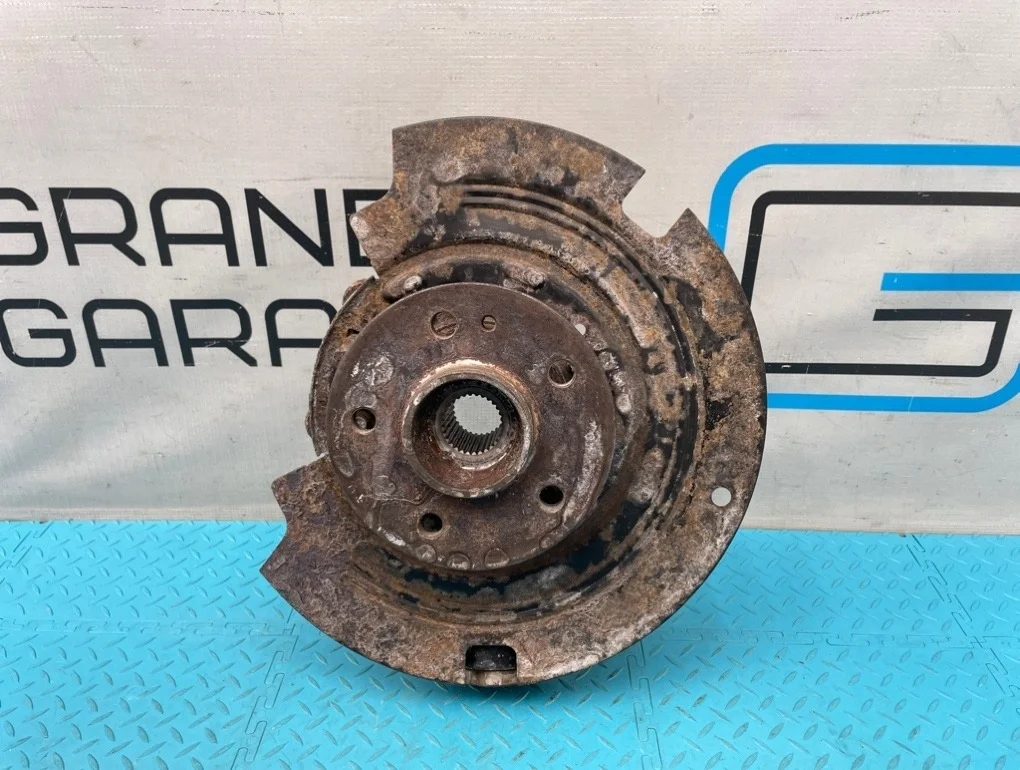 Кулак Mercedes-Benz Ml-Class 2000 A1633500508 W163 113.981 5.5, задний левый