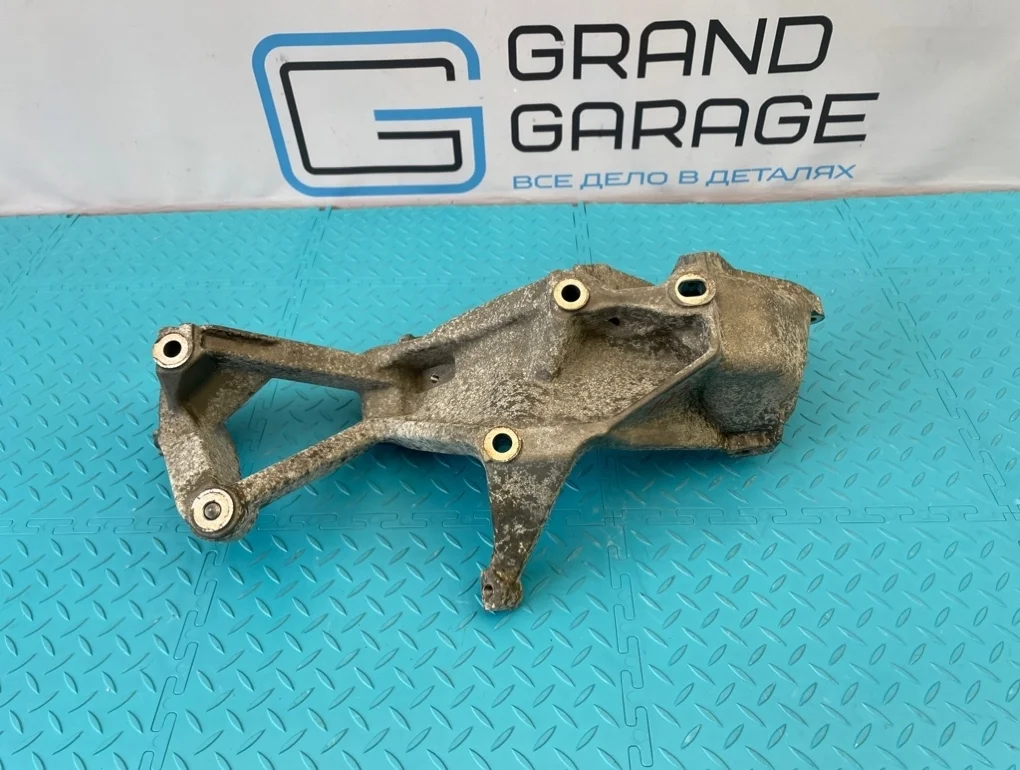 Кронштейн двигателя Volkswagen Touareg 2012 03H260087E 7P5 CGRA 3.6