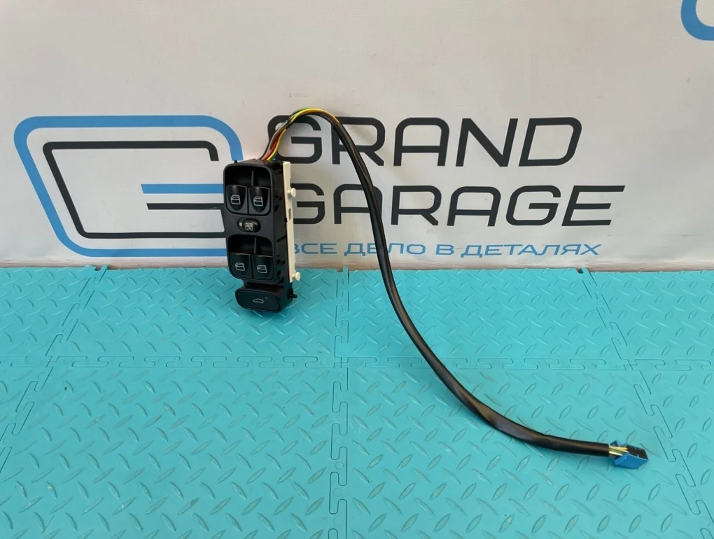 Блок стеклоподъемников Mercedes-Benz Clk-Class 2008 A2098203410 W209 271.955 1.8, правый