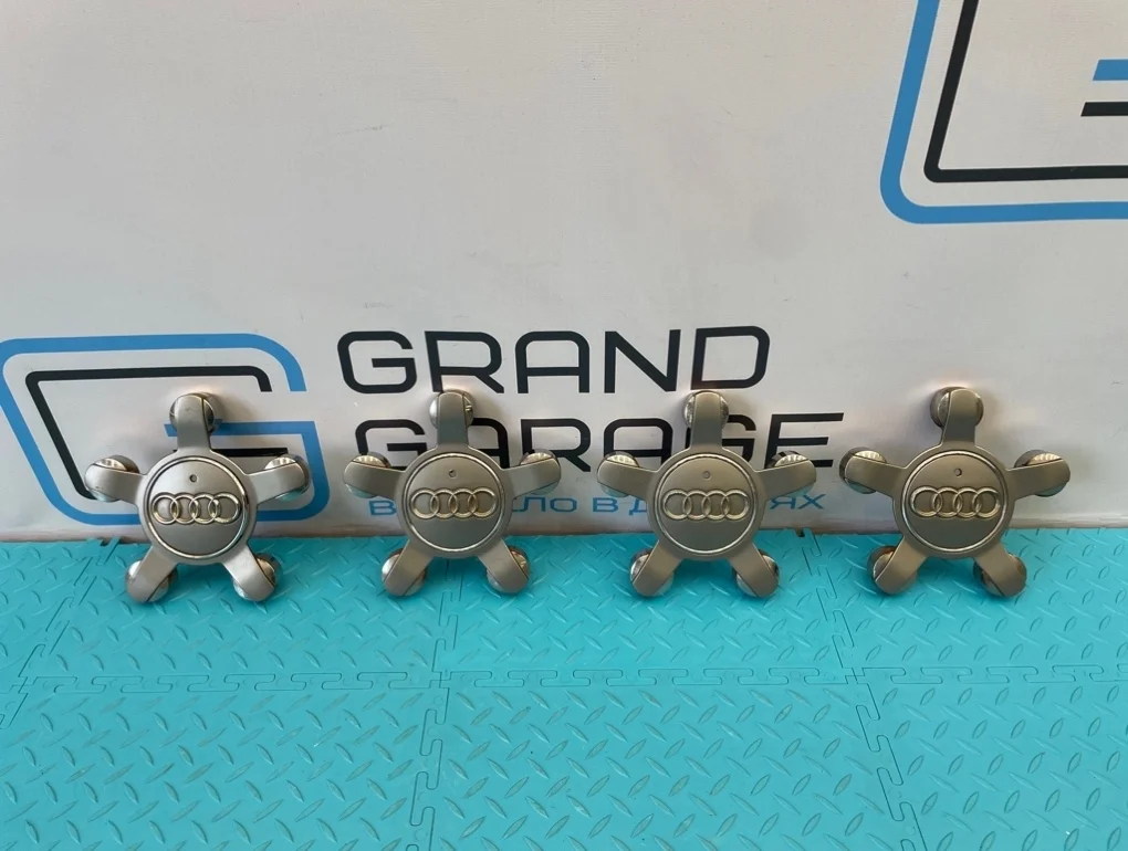 Заглушка диска Audi Q3 2012 8R0601165 8UB CPSA 2.0