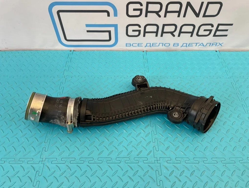 Патрубок интеркулера Audi Q3 2012 1K0145840R 8UB CPSA 2.0