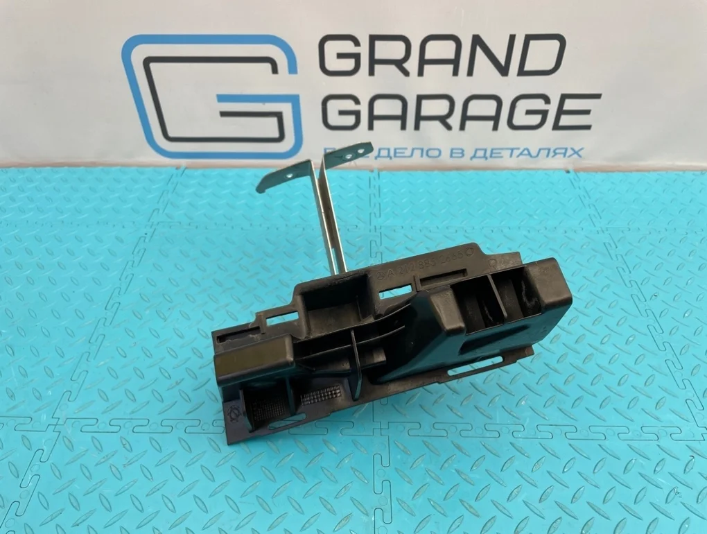 Кронштейн бампера Mercedes-Benz E-Class 2012 A2128852665 W212 276.952 3.5, передний правый