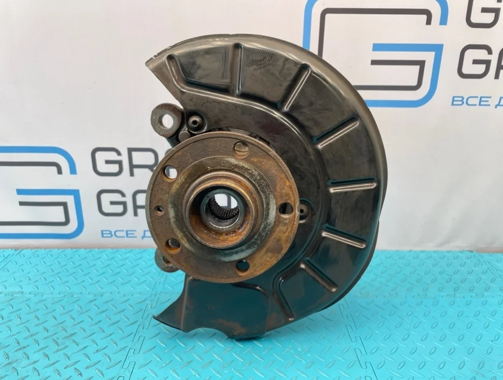 Кулак Audi Q3 2012 1K0407255AA 8UB CPSA 2.0, передний левый