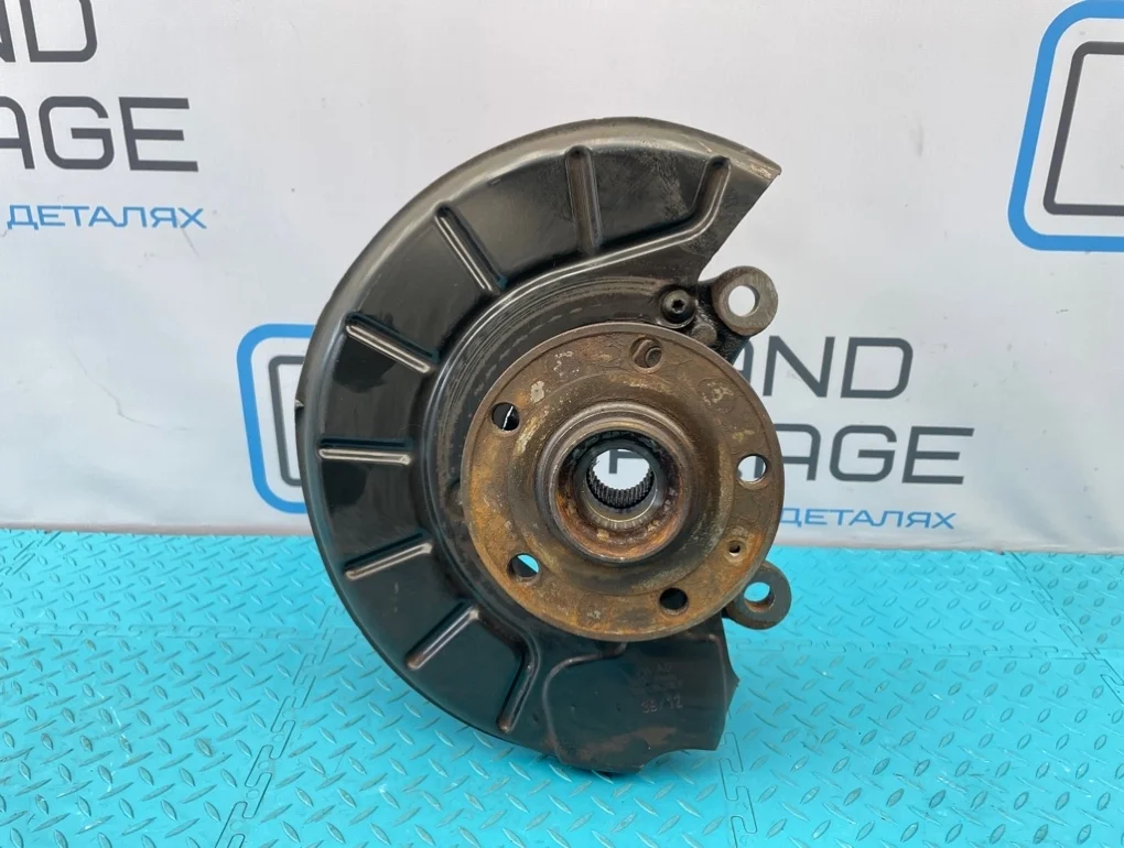 Кулак Audi Q3 2012 1K0407256AA 8UB CPSA 2.0, передний правый