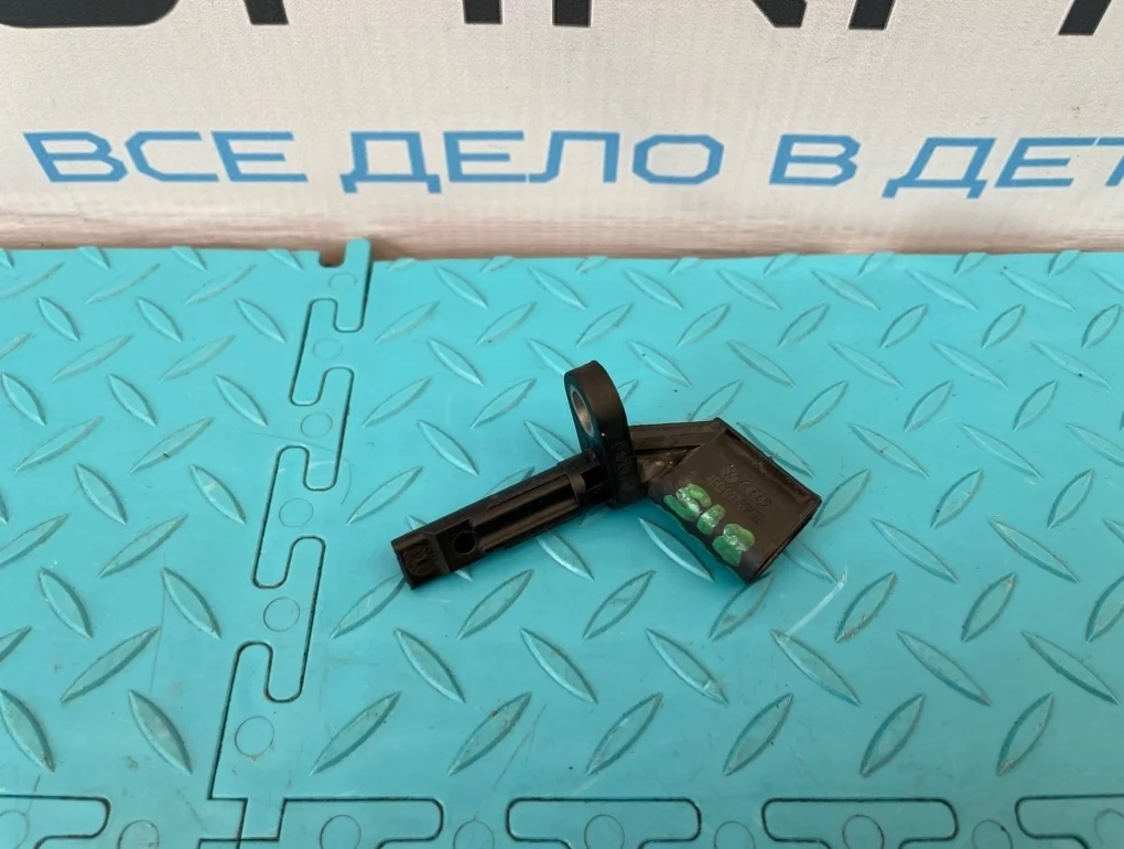 Датчик abs Audi A7 2011 4E0927804F 4GA CGWB 3.0, передний правый