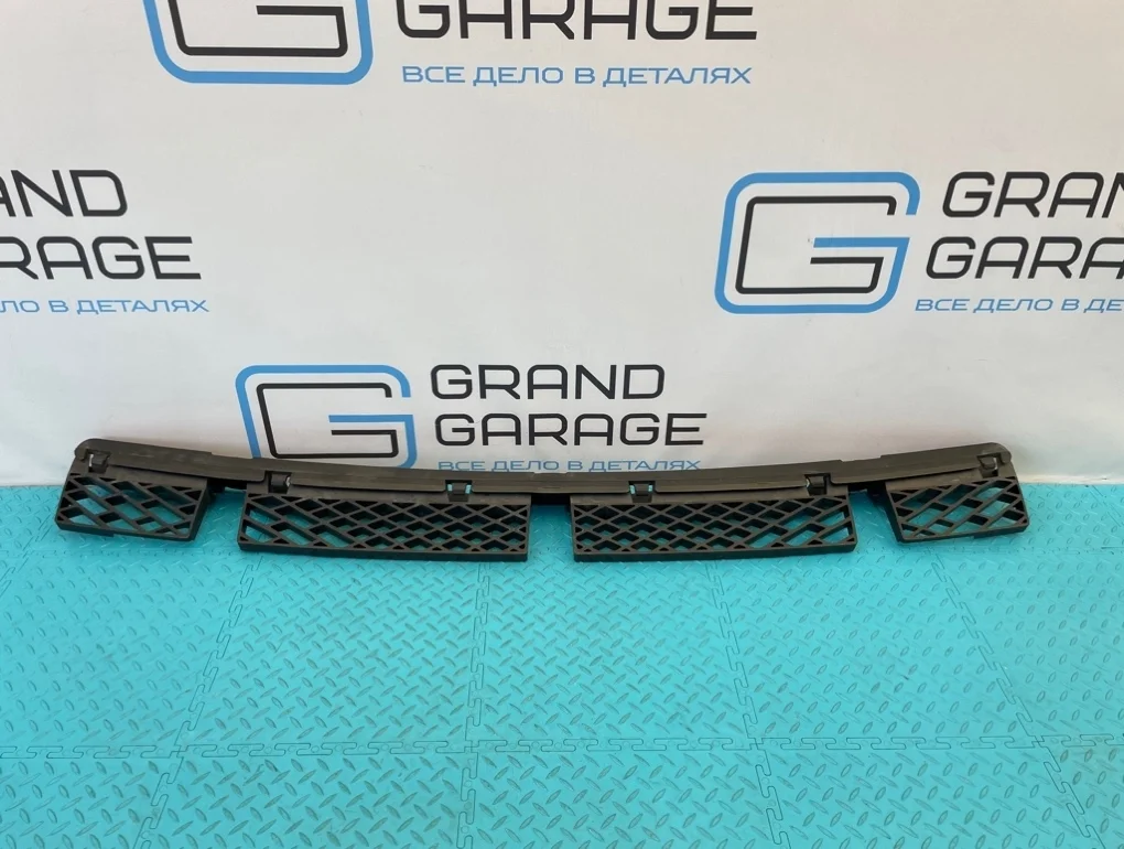 Направляющая бампера Volkswagen Touareg 2012 7P6807863 7P5 CGRA 3.6, задняя