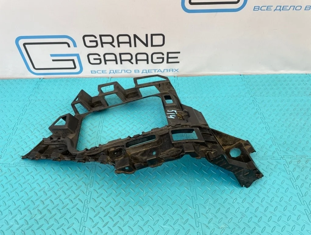 Кронштейн бампера Volkswagen Touareg 2012 7P6807394 7P5 CGRA 3.6, задний правый