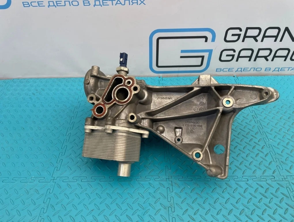 Корпус масляного фильтра Audi A4 Allroad 2011 06H903143H 8KH CDNC 2.0