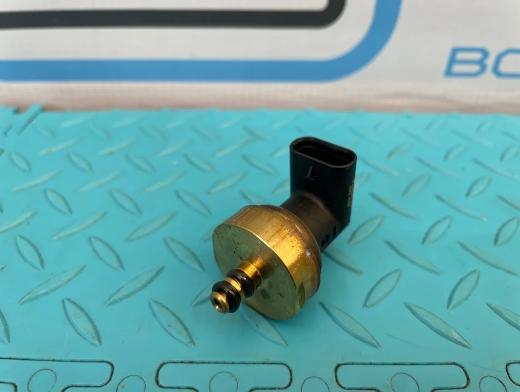 Датчик давления топлива Mercedes-Benz B-Class 2012 A0009051100 W246 270.910 1.6