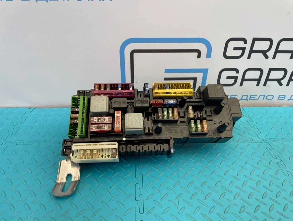 Блок предохранителей Mercedes-Benz E-Class 2012 A2129005001 W212 276.952 3.5, задний