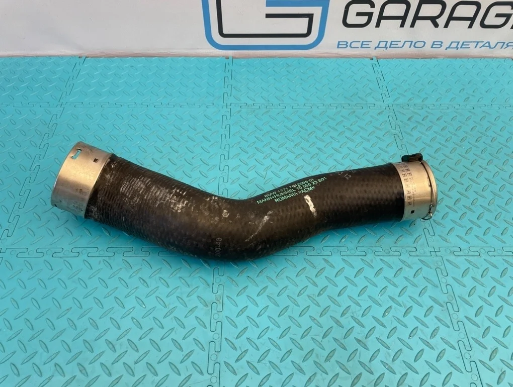 Патрубок интеркулера Bmw 5-Series 2012 13717612095 F11 N20B20B 2.0