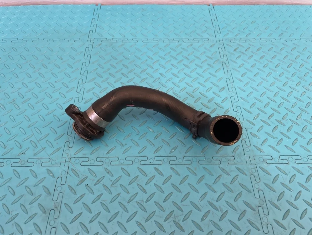 Патрубок охлаждения Bmw 5-Series 2012 11537603514 F11 N20B20B 2.0