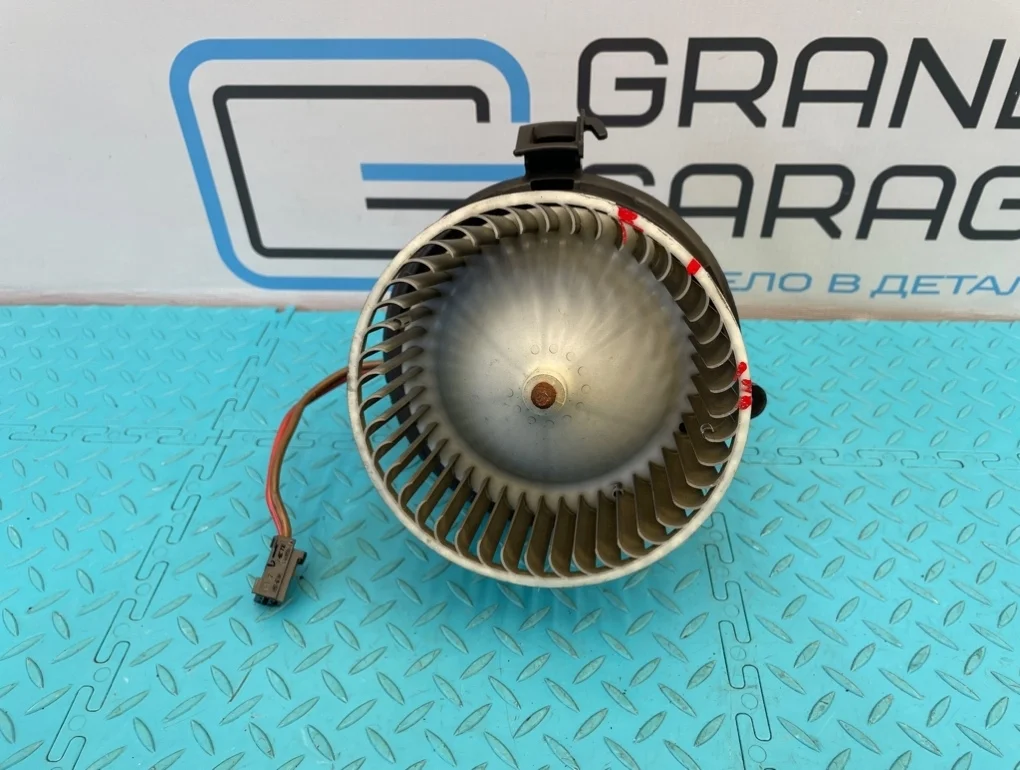 Моторчик печки Mercedes-Benz C-Class 2013 A2128200808 W204 271.820 1.8