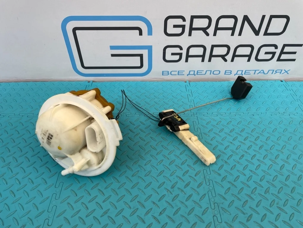 Датчик уровня топлива Audi Q7 2008 7L8919679 4LB BHK 3.6