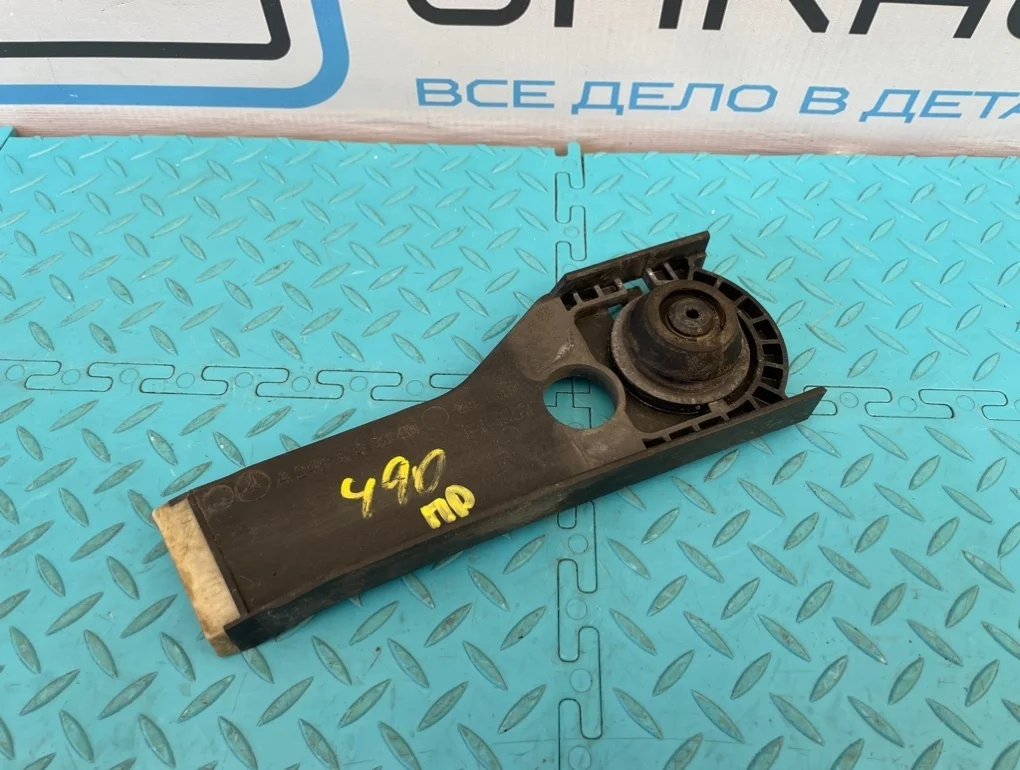 Кронштейн радиатора Mercedes-Benz Gla-Class 2014 A2465040240 X156 270.920 2.0, правый