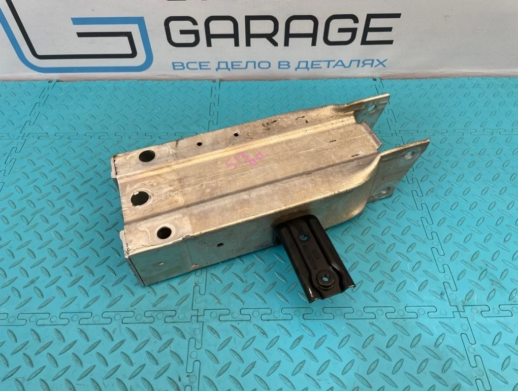 Кронштейн усилителя бампера Mercedes-Benz E-Class 2012 A2126200895 W212 276.952 3.5, передний правый