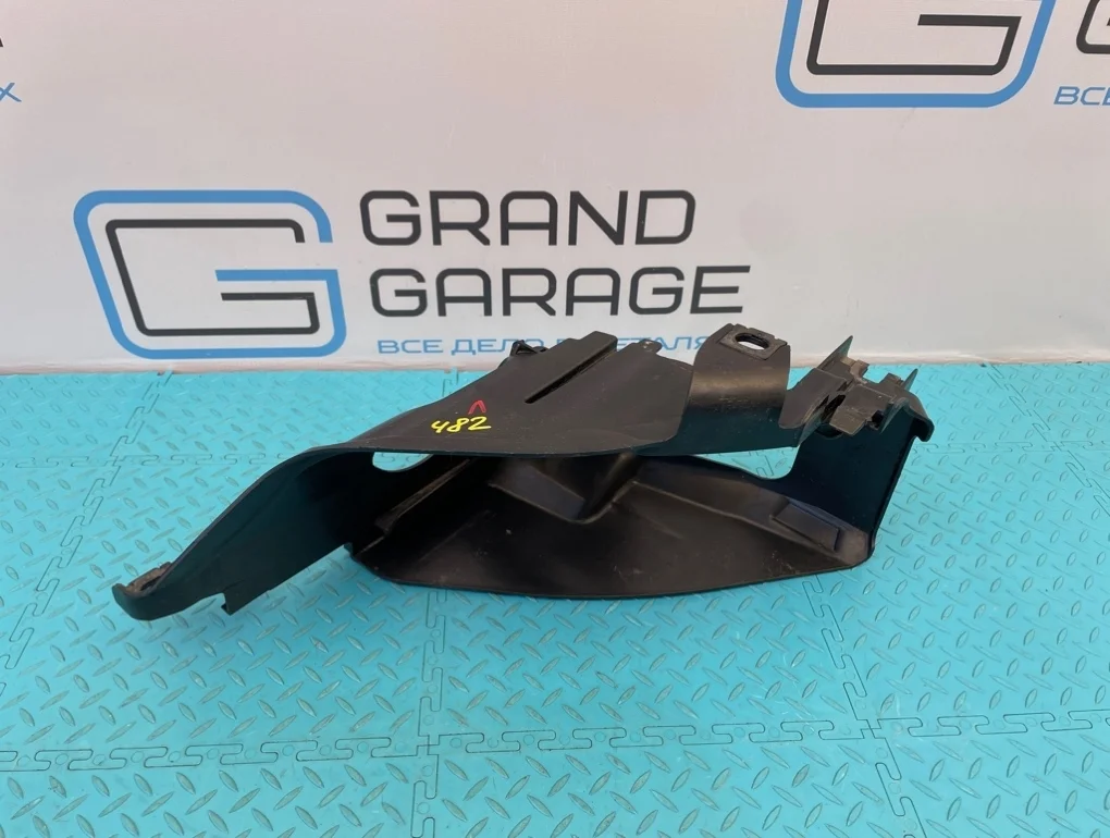 Кронштейн фары Audi Q7 2008 4L0941613 4LB BHK 3.6, левый