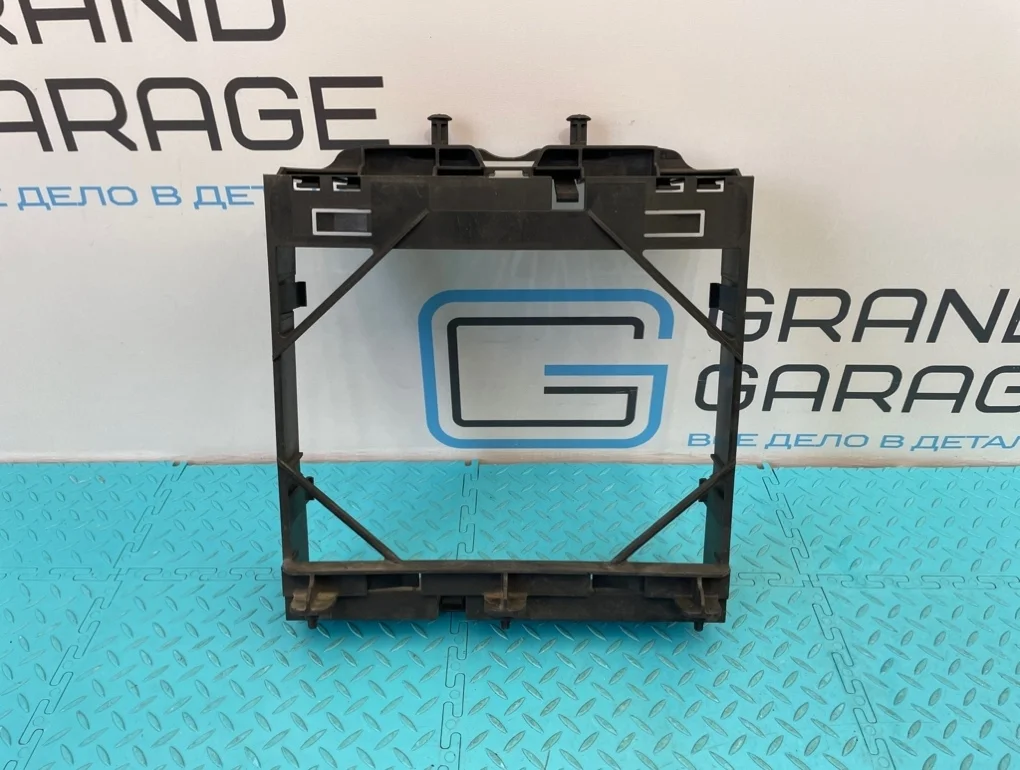 Кронштейн радиатора Bmw 5-Series 2012 17107572543 F10 N20B20B 2.0