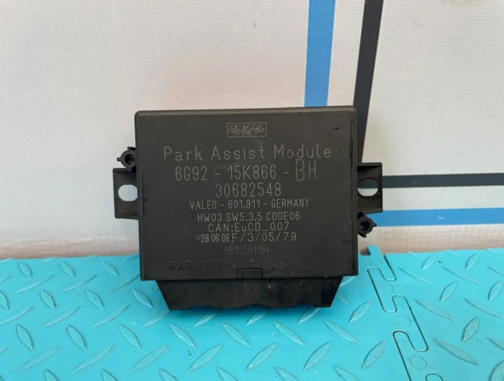 Блок парктроника Volvo Xc70 2009 30682548 BZ B6324S 3.2