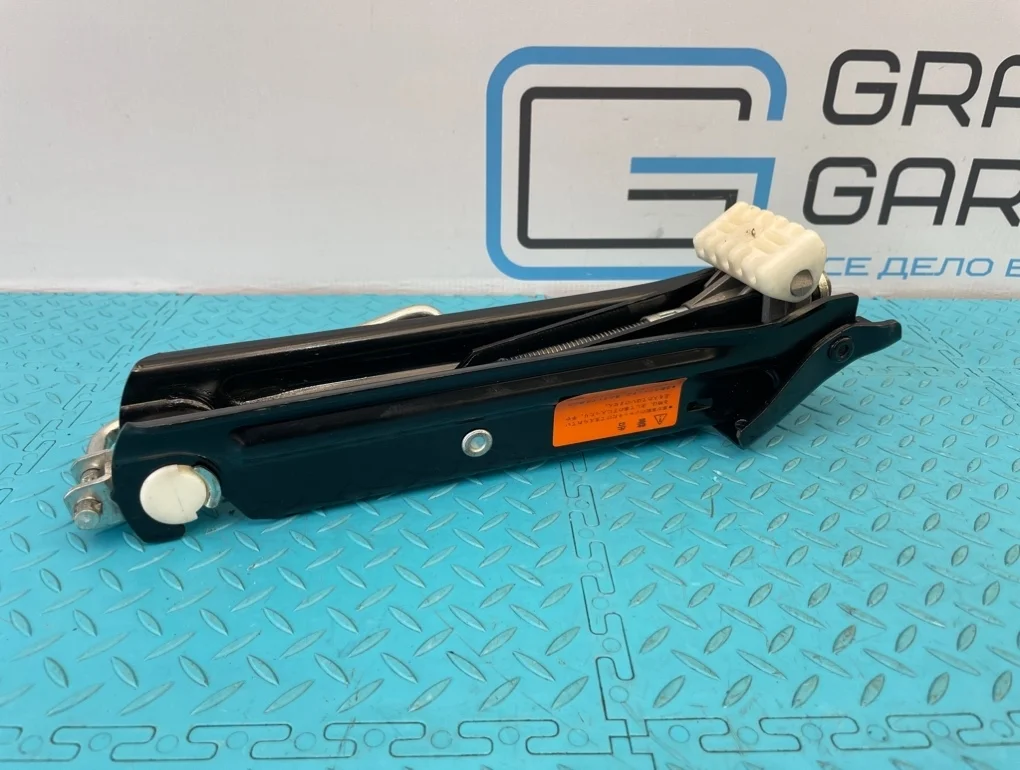 Домкрат Mercedes-Benz C-Class 2006 A2035830715 W203 272.920 2.5