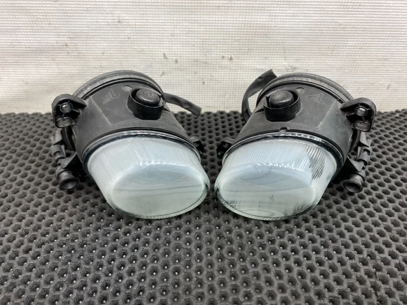 Фары противотуманные Mercedes-Benz C-Class 2012 2128201056 W204 271.820 1.8