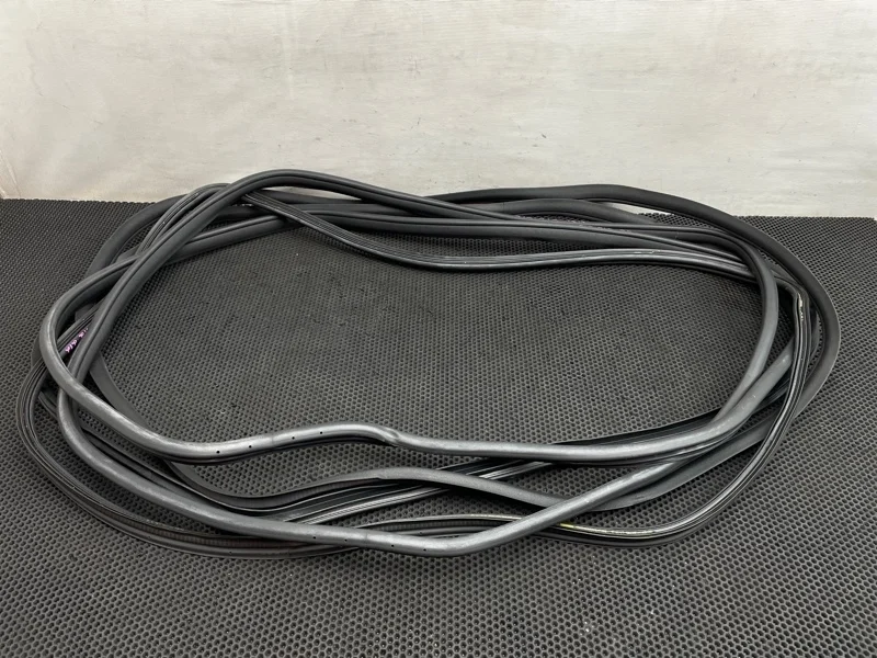 Уплотнитель двери комплект Mercedes-Benz E-Class 2127500098 W212
