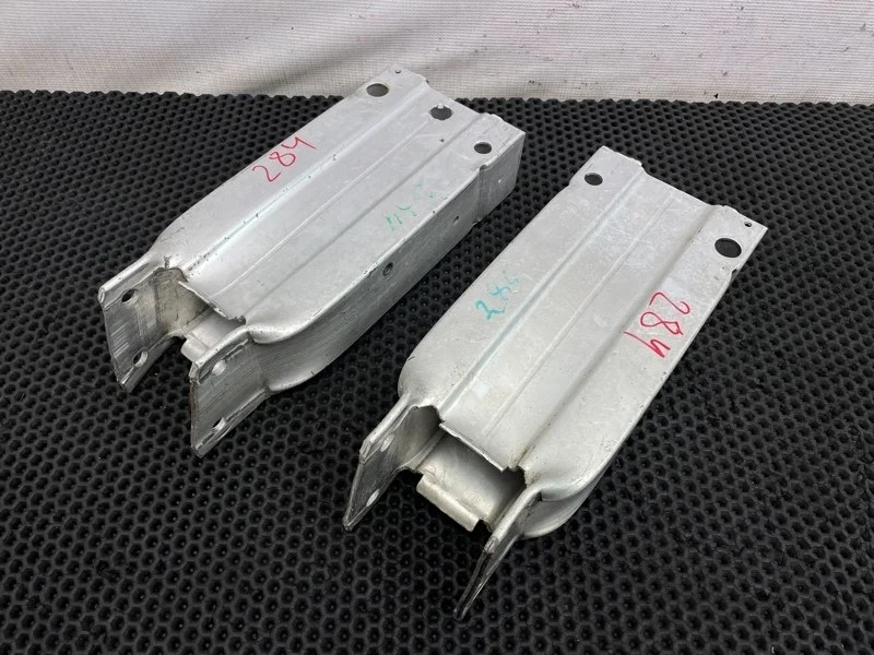 Кронштейн усилителя бампера Mercedes-Benz E-Class 2009 2126200595 W212 272.952 3.0