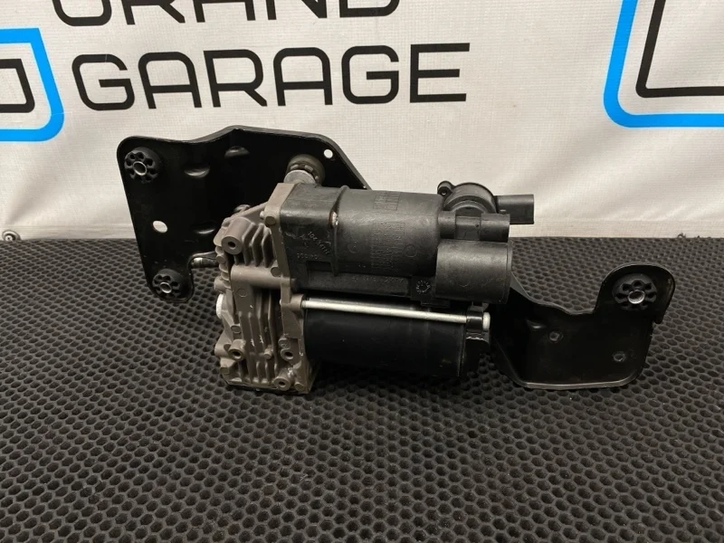 Компрессор пневмоподвески Bmw X5 2009 37206789938 E70 N52B30AF 3.0