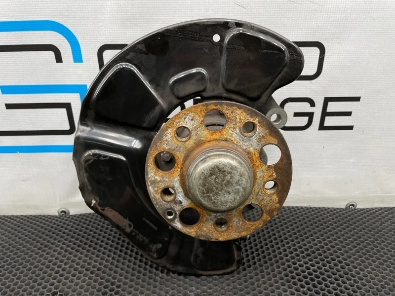 Кулак Mercedes-Benz E-Class 2011 2123322301 W212 271.860 1.8, передний левый