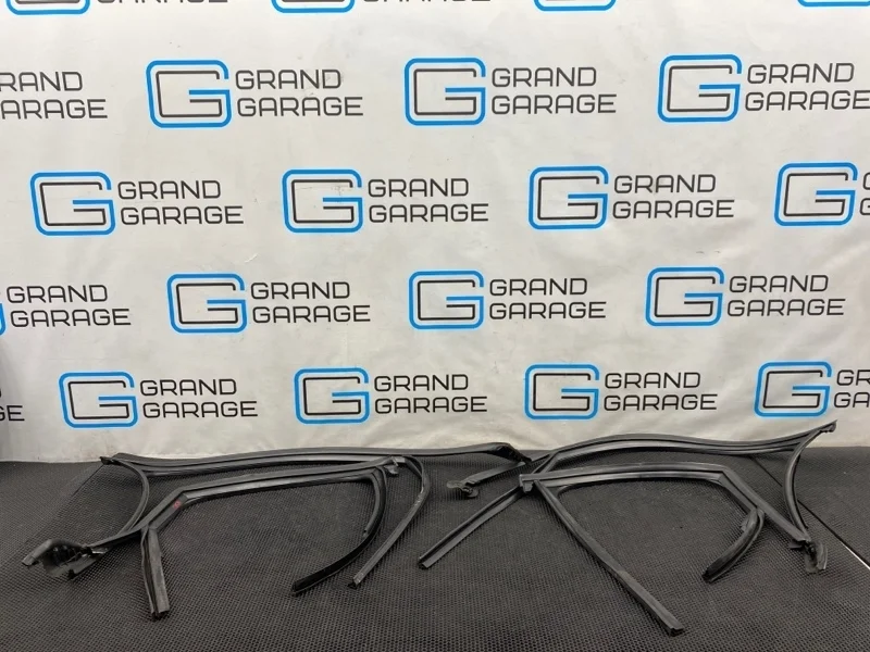 Уплотнитель стекла Audi A6 2013 4G0837440 C7 CHVA 2.8