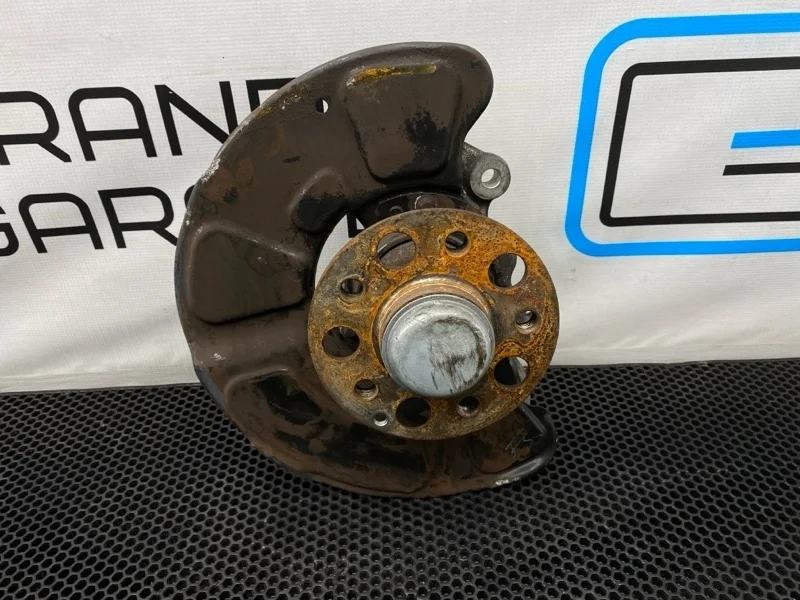 Кулак Mercedes-Benz E-Class 2009 2123322301 W212 271.860 1.8, передний левый