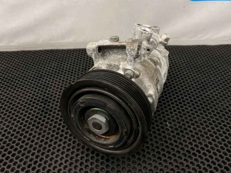 Компрессор кондиционера Audi A4 2016 4M0820803 B9 CVKB 2.0