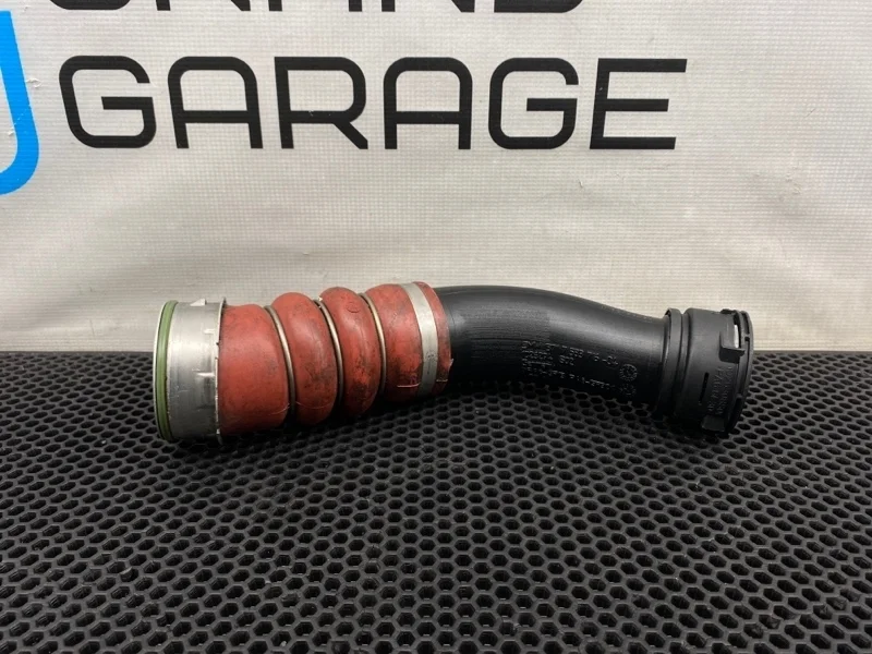Патрубок интеркулера Bmw X6 2010 13717583716 E71 N55B30A 3.0