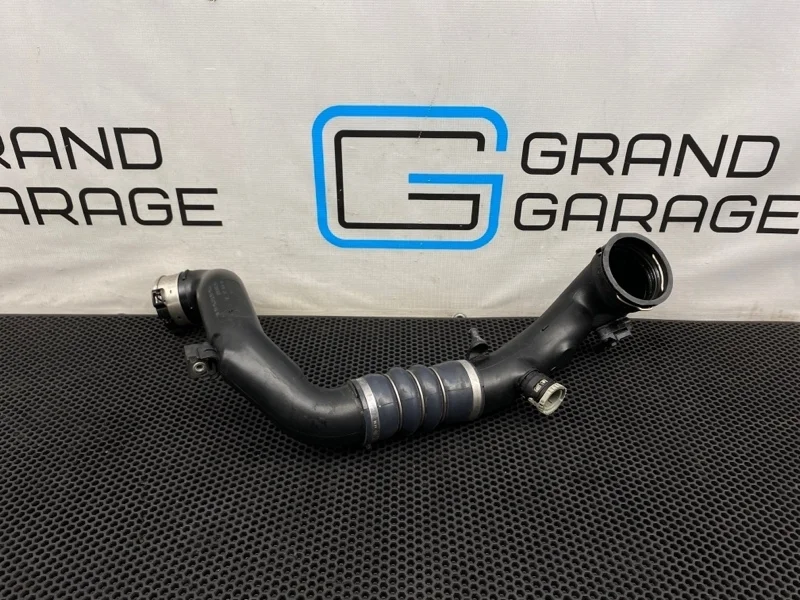 Патрубок интеркулера Bmw X6 2010 13717582314 E71 N55B30A 3.0